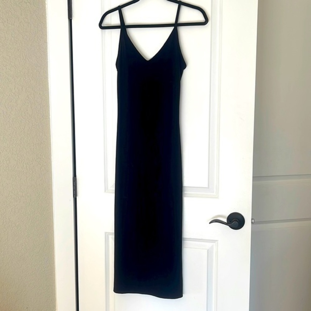 Forever 21 form fitting bodycon black dress 5/$20